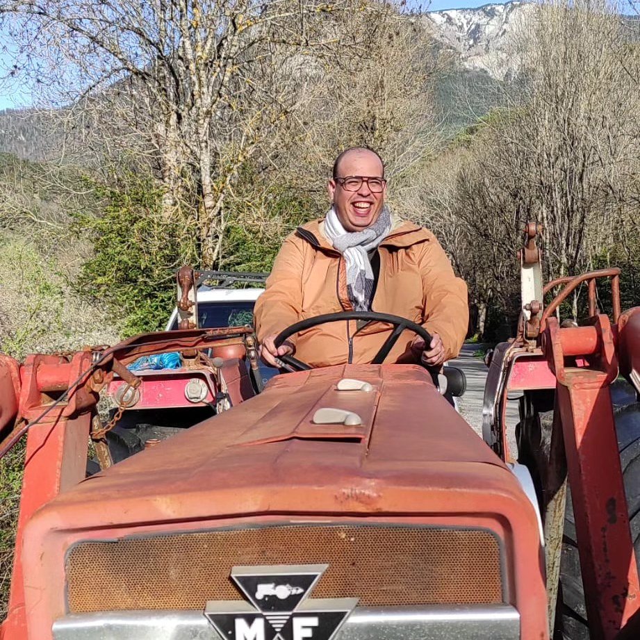 Petite pause photos durant l'une de nos balade avec mes voisins 🗻🚜
#smile #smileoftheday #nature #forest #montage #montain  #montains #paysage #paysagedefrance  #photooftheday #photographyoftheday #photography #provencealpescotedazur
#hautesalpes #printemps #spring