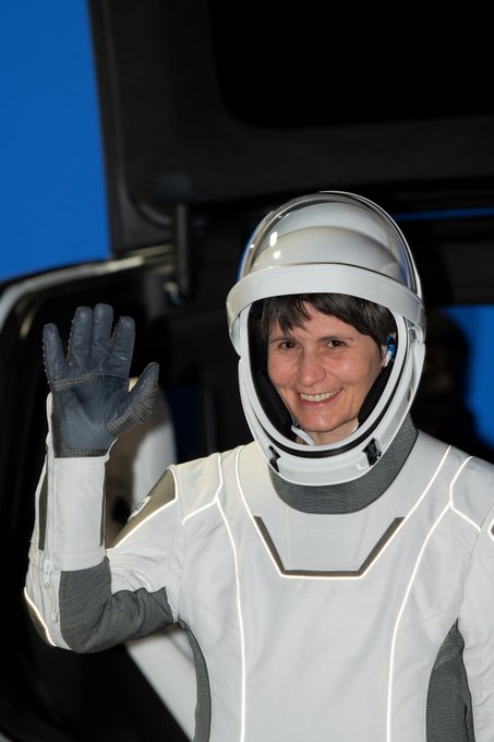 Wishing @esa Astronaut Samantha Cristoforetti @AstroSamantha a wonderful birthday! 🎂 Team @Stemettes hope you have a STEMtastic day! #WomenInSpace #WomenInSTEM