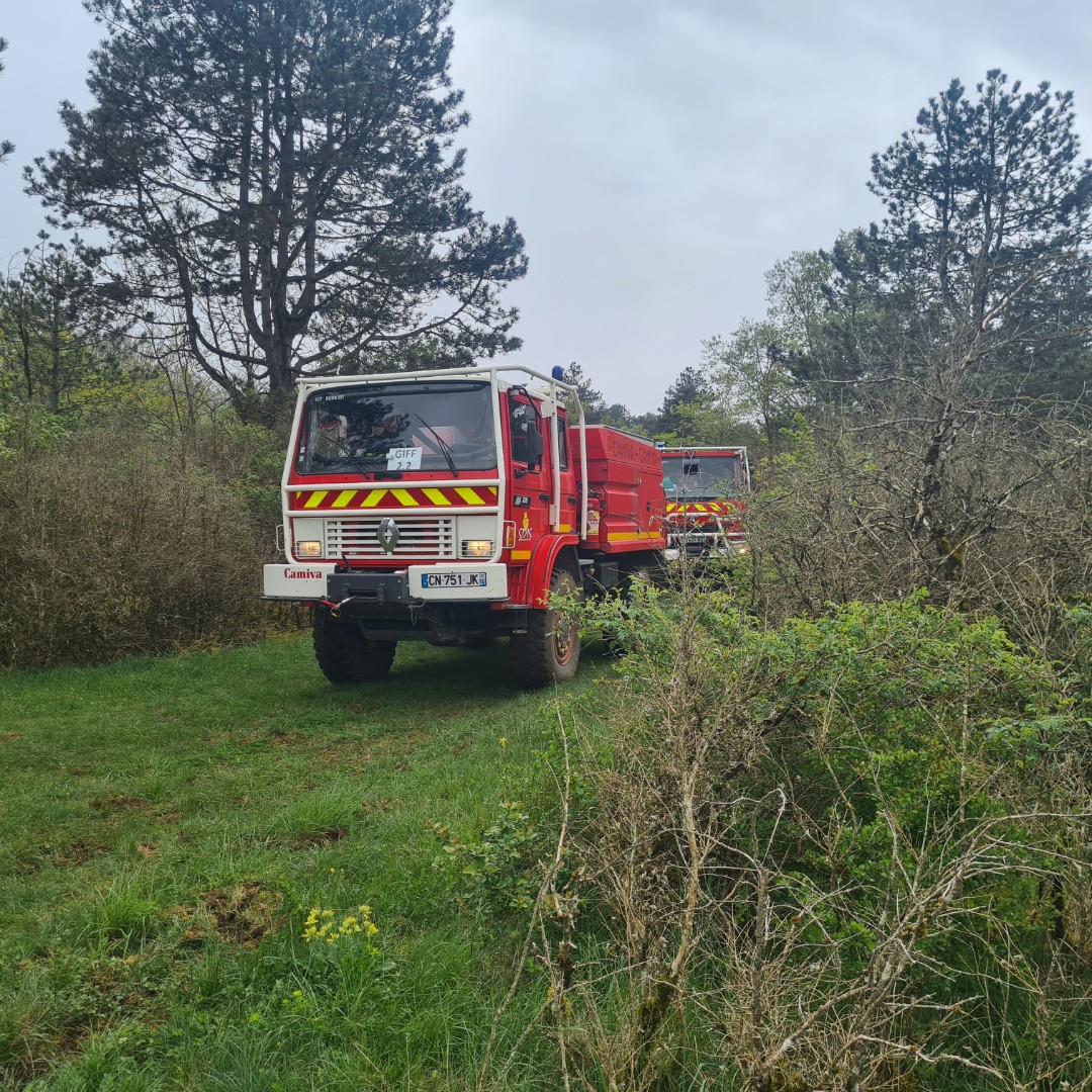 Fin de la formation Feux de Forêts niveau 3 organisée avec l'@ECASCVALABRE ! Les 12 stagiaires, dont 8 du #SDIS21, sont désormais formés au commandement des opérations en cas d'incendies. Bravo à eux et merci aux 12 conducteurs d'engins qui les ont accompagnés toute la semaine !