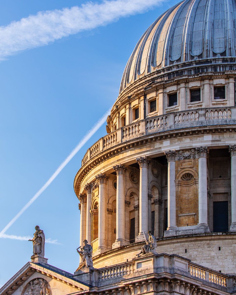 Up close and personal with St Paul's Cathedral👀 [📸 @edhasler] #LetsDoLondon #VisitLondon