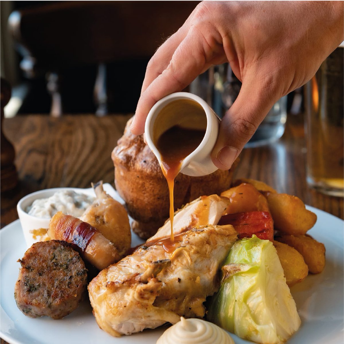 Have you booked for Sunday? We still have a few tables left!
Make sure to book to guarantee a table for a delicious roast dinner with your friends, family and poochs!🐶
#beergarden #foodanddrink #enfield #dogfreidnly #dogswelcome #greeneking #family #friends  #cocktails #dogs