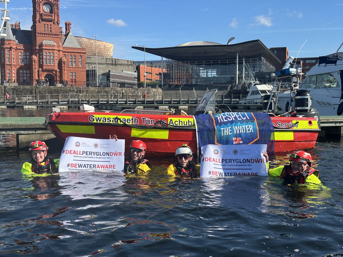 👋 Good morning from #Penarth Station.

❄️ Jumping into the water to cool off can lead to cold water shock, resulting in drowning.

🌊 If you find yourself in danger in the water, FLOAT to live.

For more 👇
🔗 bit.ly/SWFRSWaterSafe…

#BeWaterAware #RespectTheWater