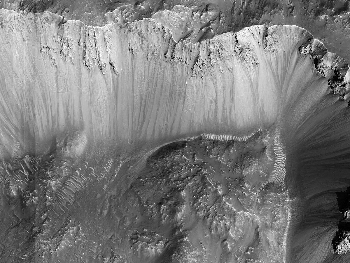 HiRISECatalan's tweet photo. HiPOD: Cràter molt recent a Tyrrhena Terra

número: ESP_051743_1735
data d’adquisició: 10 agost 2017
altitud: 261 km

https://t.co/tXpzyDSeE1
NASA/JPL-Caltech/UArizona
#Mart #NASA #Catalan #Català #ciència https://t.co/bmq0igxUbz