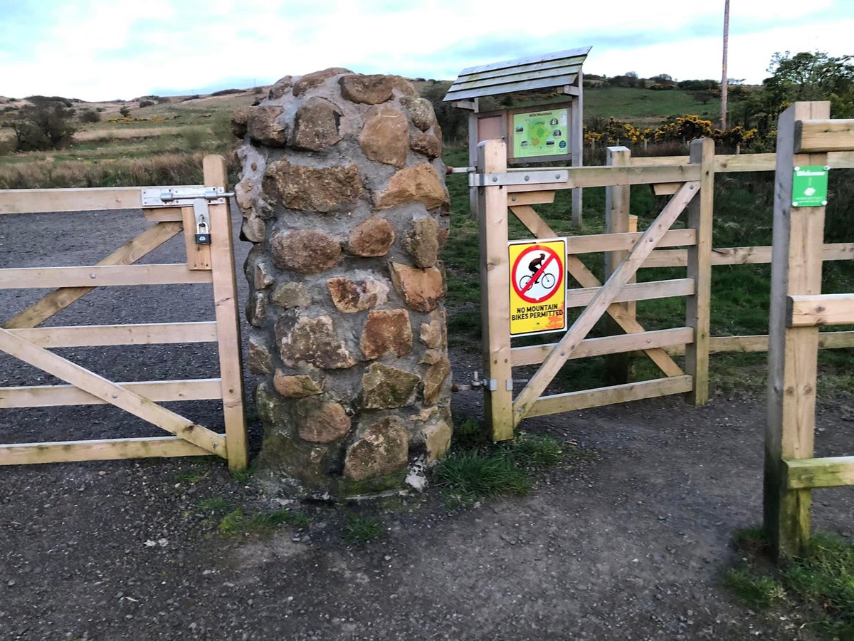 Why has <a href="/WoodlandTrust/">WoodlandTrust</a> erected these signs at Glas-na-Bradan without consulting or speaking to local users who having been using the path to access Cave Hill for years?