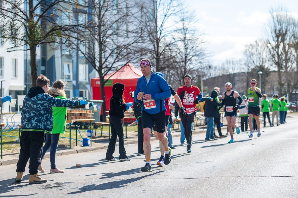 host4all_eu's tweet photo. At events it is important to eliminate plastic.
Offering cardboard cups with water from online sources is a good option, then adding pools for participants to throw their cups into.
@aiguesbcnclient
#host4all #cursadelamerce #cursadelsnassos #gdanski #poland #barcelona https://t.co/QXi3r6JS64