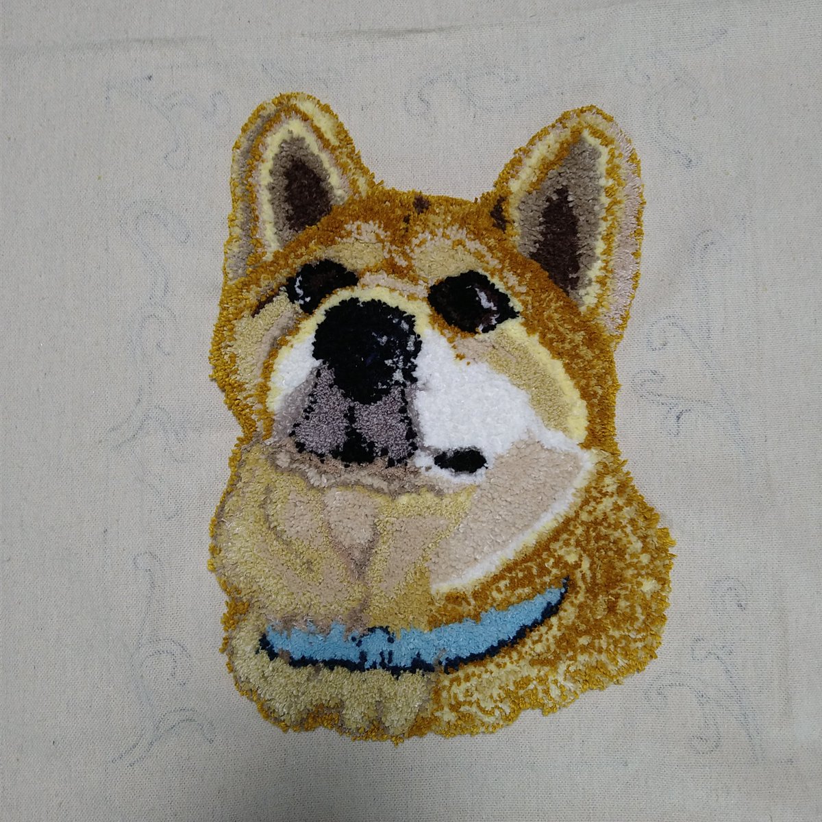 tomato_unimaru's tweet photo. パンチニードルで柴犬🐶あと少しで完成〜
＃パンチニードル
＃フリステ
＃タフティング
＃ハンドメイド https://t.co/SYeuAoqtI8