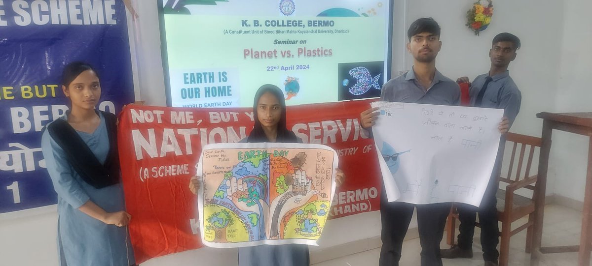 Painting competiton on occasion of World Earth Day celebrated by NSS volunteers of K.B. College, Bermo, Jharkhand @_NSSIndia @YASMinistry @SportsJhr @pibyas @ianuragthakur @NisithPramanik #yuvabharat