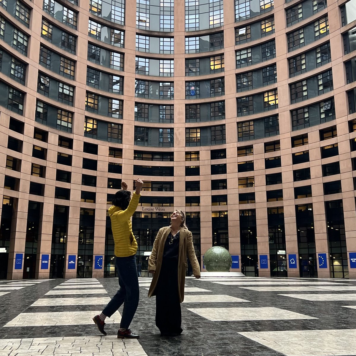 🇪🇺 Hier, Marine Cholley, notre tête de liste et deux de ses colistiers, Albéric Barret et Hélène Clément, étaient au Parlement Européen @Europarl_FR. 
Profitons-en pour faire un point sur les institutions européennes ! ⤵️🧶