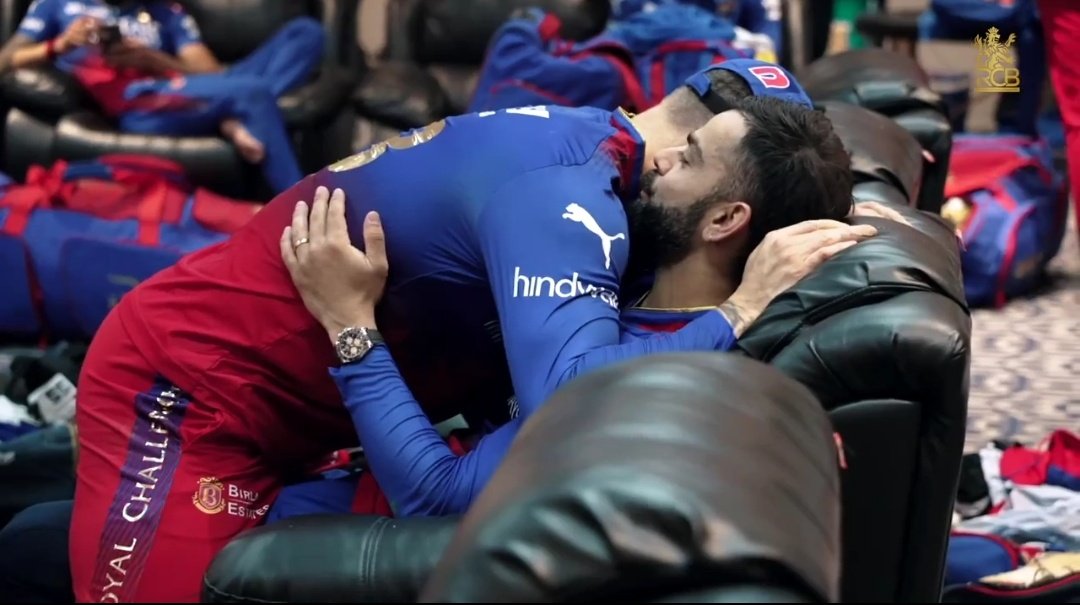 mufaddal_vohra's tweet photo. The emotional hug between Virat Kohli and Faf Du Plessis after the win. ❤️ https://t.co/cb0PlDhS5z