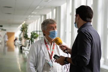 🎧 Has escoltat els podcasts del #CLÍNIC? ✅ Professionals i pacients de l’hospital parlen de les malaties més prevalents. 🔷Informació que et cuida (T1 i T2) 🔷Historial Clínic 🔷La Suma Recupera’ls 👉bit.ly/3aJAM7q