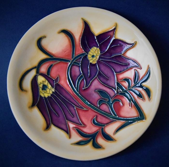 Moorcroft Pottery Pasque Flower 780/4 Philip Gibson
#moorcroftpottery #pasqueflower #philipgibson #ceramics #art #ceramics #StratfordonAvon 
bwthornton.co.uk/moorcroft.php