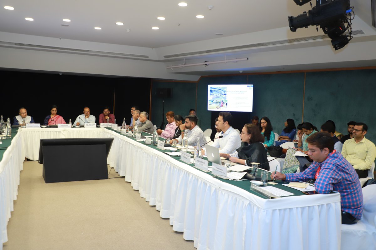 We were very happy to have been a part of the roundtable hosted by MoHUA on 'Improving Waste Management in India'. The meeting had participation from more than 25 organisations from the waste management segment in India. @MoHUA_India @moefcc