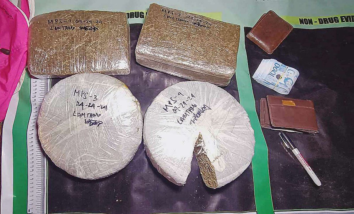 LOOK: Philippine Drug Enforcement Agency (PDEA) operatives apprehended two men in a buy-bust operation on Thursday, April 24. Confiscated drugs include 4 kilos of nearly P500,000 marijuana in various forms. 📸: PDEA