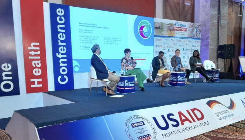 @AnjaLeetz at the @AFROHUN conference this morning talking about the critical role of universities in operationalising #OneHealth . Global programme PPOH @giz_gmbh is proud to be part of these important discussions @onehealth_in