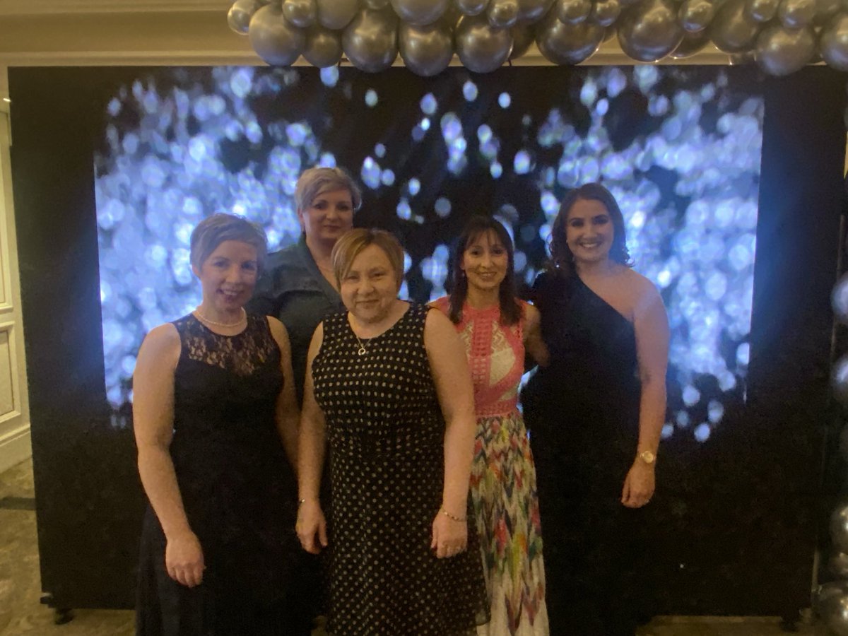 Celebrating at the NI healthcare awards last night. Proud to join Aoife and Noelle from ⁦@setrust⁩ Dietetics and Leanna and Cherith from ⁦@setrust⁩ Nursing. ⁦@aveenpt⁩ ⁦@CMDickson100⁩ ⁦@DrDSRobinson⁩ ⁦@AshleighMillsRD⁩ ⁦