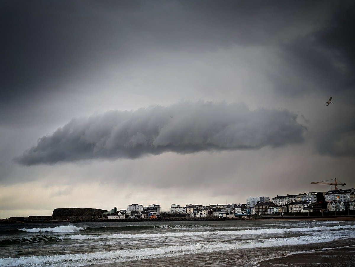 Moody morning cloud over #portrush today. @bbcniweather @WeatherCee