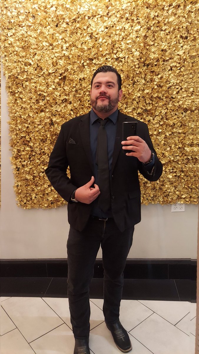 Hoorving's tweet photo. Gracias Dios por todo 🙏 🙌 ❤️  Premios Nosotros 2024 🙂 #topbusiness  @topbusinessllc #premiosnosotros https://t.co/g24gYJRB0y
