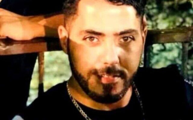 Een Israëlische burger, Sharif Suad, een inwoner van de bedoeïenenstad Sallama, die door het leger was gecontracteerd, werd 's nachts gedood door een antitankraket tijdens een Hezbollah-aanval op het Mount Dov-gebied aan de grens met Libanon, zegt de IDF timesofisrael.com/liveblog_entry…