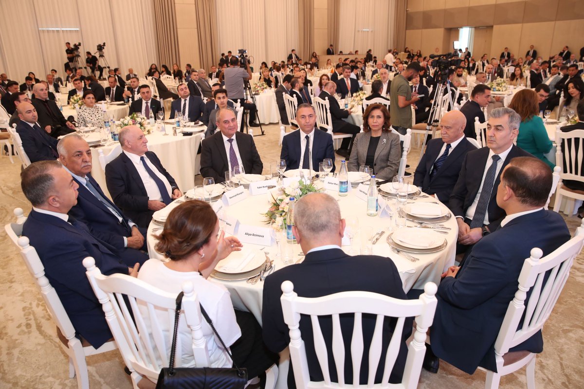 sahibkarlar's tweet image. #SahibkarlarGünü və #ASK-nın yaranmasının 25 illiyi ilə bağlı “Gülüstan” sarayında İqtisadiyyat Nazirliyinin dəstəyi, #KOBİA və ASK-nın təşkilatçılığı ilə “Azərbaycanın sosial-iqtisadi inkişafının yeni dövrü” mövzusunda #Konfrans keçirilib.

Ətraflı: bit.ly/3UfeltI