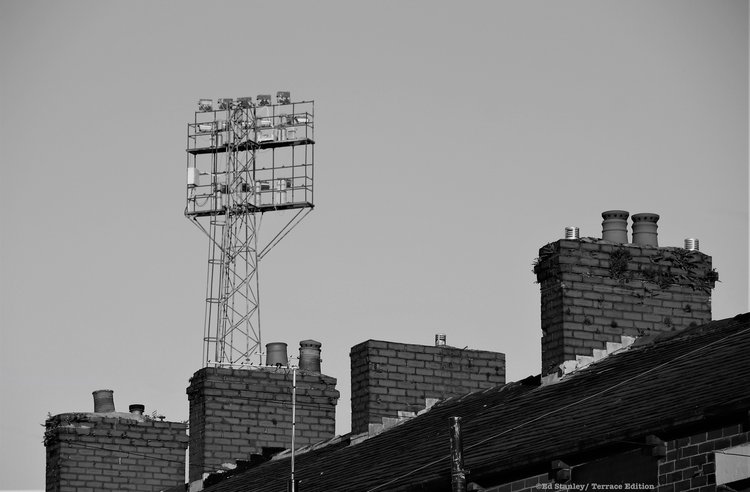 #FloodlightFriday

Oldham Athletic Football Club.

📸 @Ed_Stanley1 for Terrace Edition.

#oafc