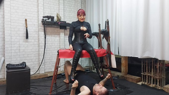 Boots worship and licking with my personal slut Faith https://t.co/wrh25BHLii https://t.co/bVdSSNdYg