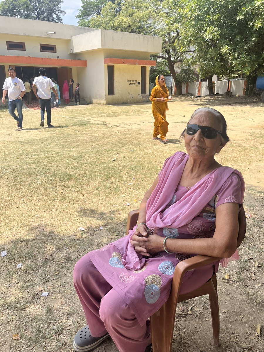 She is my 80 years old daadi, got her eyes operated for cataract just 2 weeks back, also suffers from osteoporosis so can’t walk properly. The temperature today in meerut is 40°, but she still went out to vote, didn’t wait for evening, says “Modi desh ke liye bohot kar raha hai”