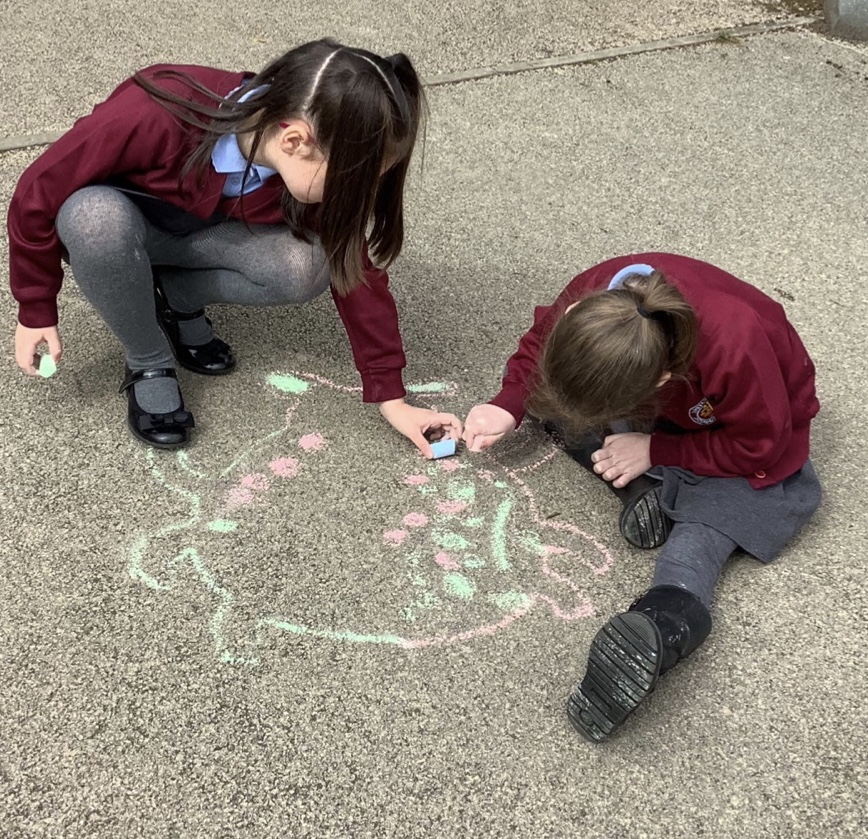 whitchurchprm's tweet image. During Outdoor Learning Week, 1CZ drew minibeasts with chalk and then added different textures, and decided to use the construction equipment to create a symmetrical butterfly.  #WPSRec #WPSOutdoorLearning
