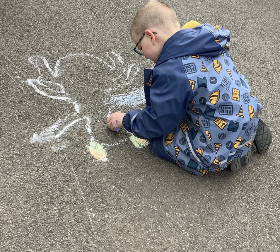 whitchurchprm's tweet image. During Outdoor Learning Week, 1CZ drew minibeasts with chalk and then added different textures, and decided to use the construction equipment to create a symmetrical butterfly.  #WPSRec #WPSOutdoorLearning