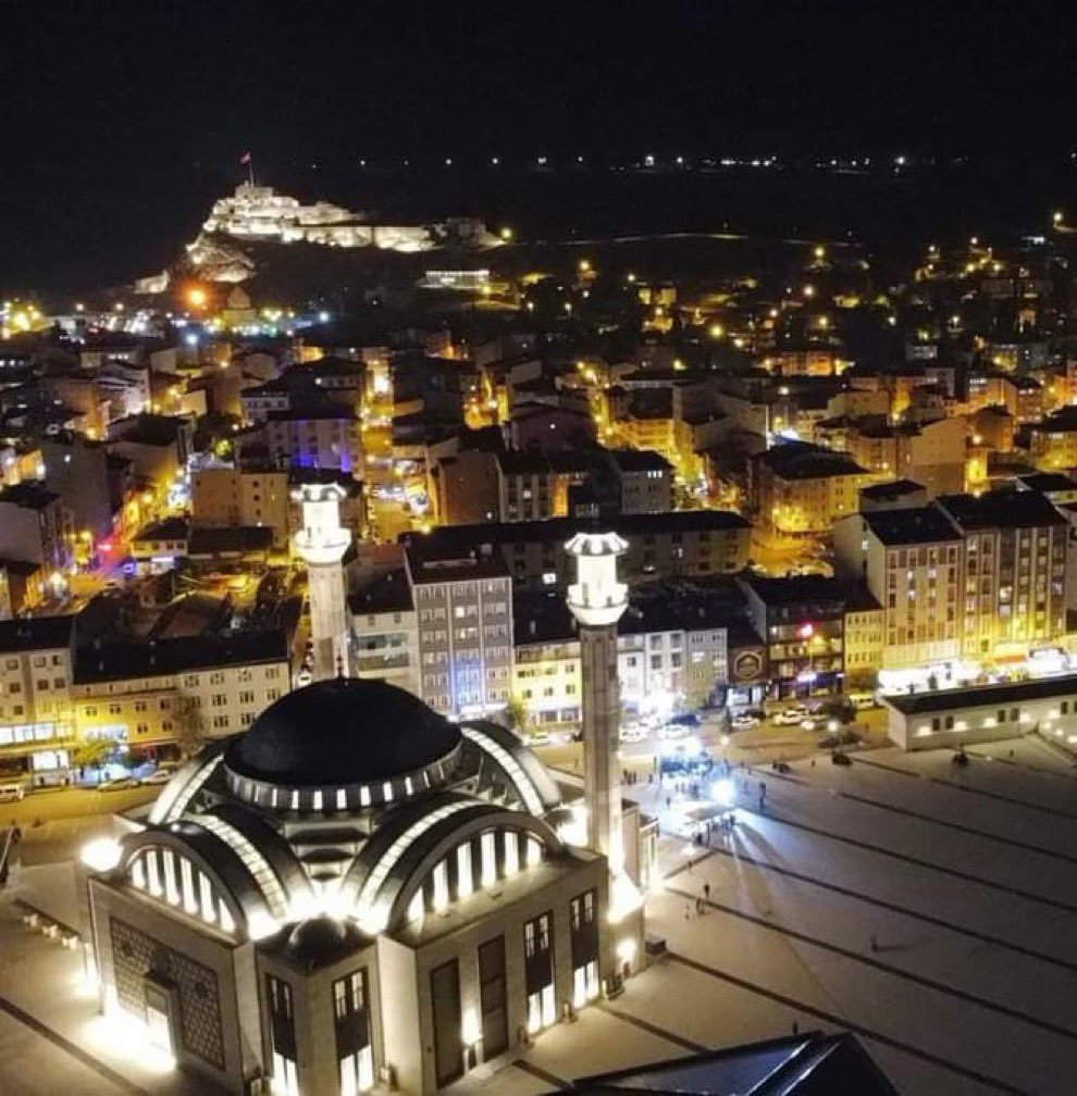 Cuma'nın hayrı ve bereketi üzerinize olsun. Selam ve dua ile… #HayırlıCumalar #CumanızMübarekOlsun 👇Kars Sultan Alparslan Camii ve Külliyesi (Anadolu’da Türkler tarafından yapılan ilk camii olan MANUÇEHR camii mimarisi)