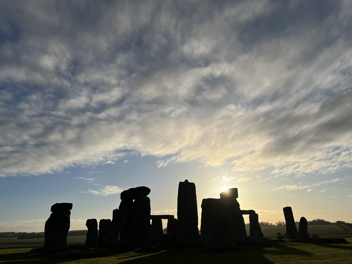 Sunrise at Stonehenge today (26th April) was at 5.49, sunset is at 8.21pm🌤️