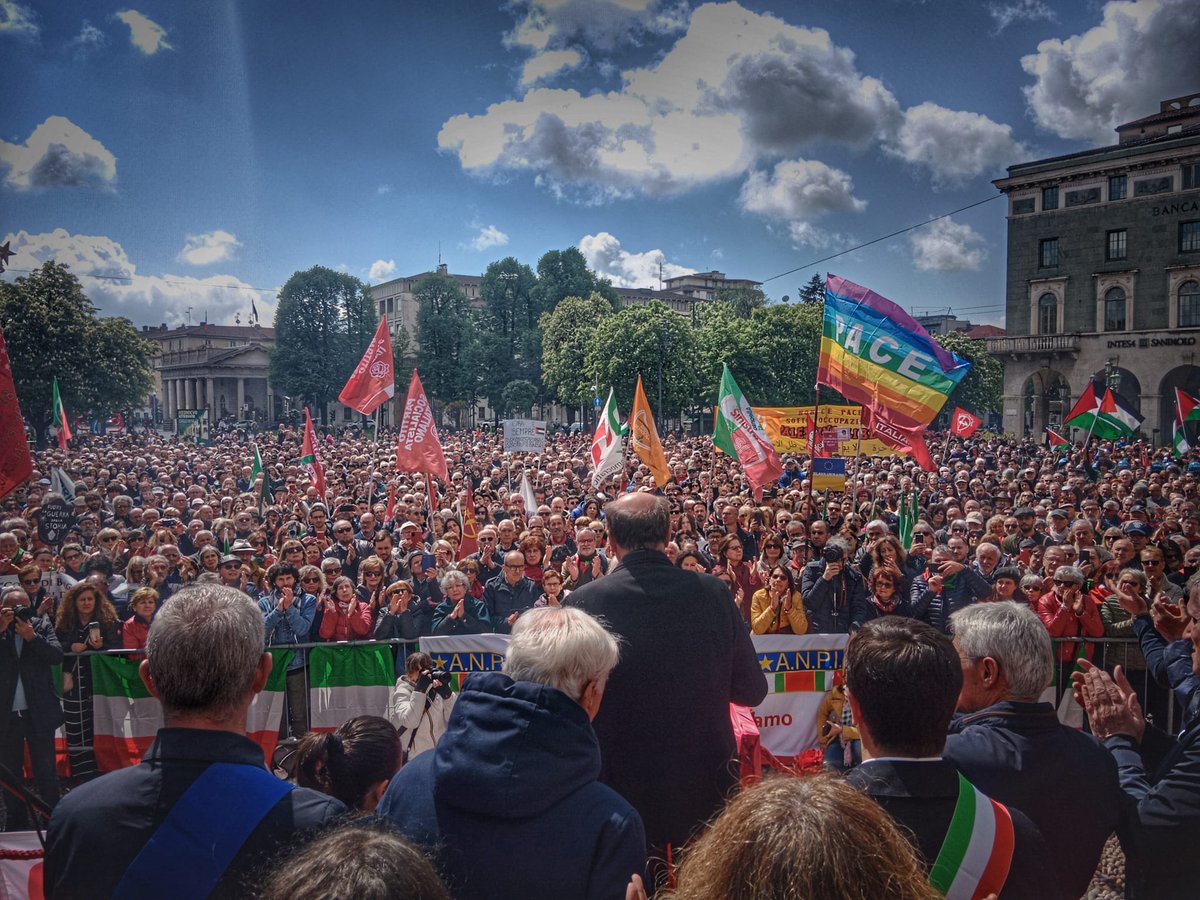 @pbersani @Anpinazionale @articoloUnoMDP @giorgio_gori @antoniomisiani @pbersani a Bergamo conclude il comizio per il XXV Aprile.