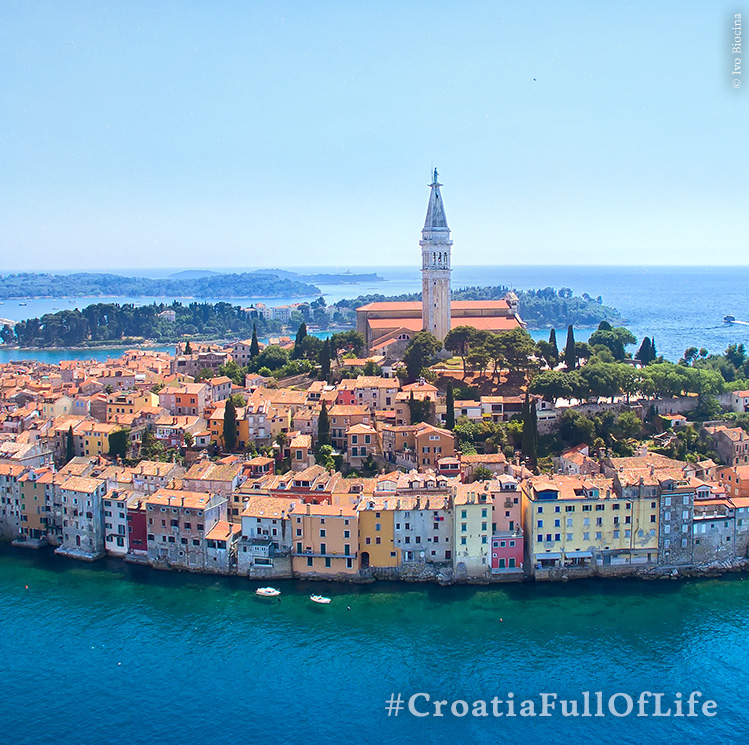 Brightening up your feed with a splash of color from sunny #Rovinj 🌞 Who else is ready for the weekend? #VisitIstria #CroatiaFullOfLife
