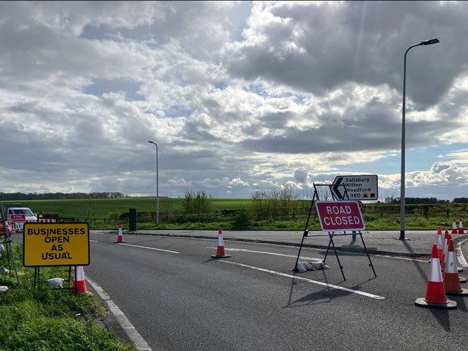 Visiting Stonehenge or the Salisbury area this weekend using the #A303? Don't forget the #A360 is closed to through traffic between #Longbarrow roundabout and The Avenue, just north of #Salisbury 🚧All the details here 📷 a360temporaryclosure.co.uk via @A303Stonehenge ☹️