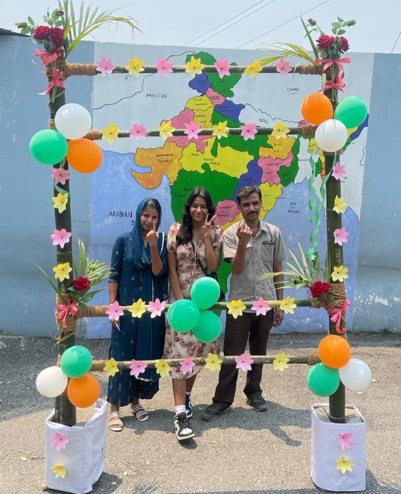 First time voters happy to showcased their inked fingers after casting their vote at Kalimpong district, West Bengal.
#ChunavKaParv #DeskKaGarv #Election2024 #IVote4Sure

<a href="/ECISVEEP/">Election Commission of India</a>
<a href="/SpokespersonECI/">Spokesperson ECI</a>
<a href="/rajivkumarec/">Rajiv kumar</a>
<a href="/anuj_chandak/">ANUJ CHANDAK</a>
<a href="/DistrictMagist6/">District Magistrate Kalimpong</a>