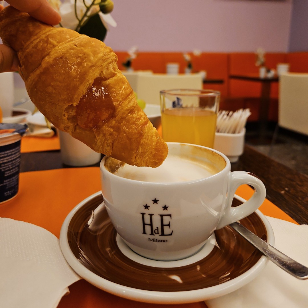 desetrangers's tweet photo. 𝗘𝗻𝗷𝗼𝘆 𝘆𝗼𝘂𝗿 𝘄𝗲𝗲𝗸𝗲𝗻𝗱 ☕🥐

Book now your room!
💻https://t.co/s14bMLmhwI
📍Via Sirte, 9 - 20146 Milan (Italy)

#HotelDesEtrangers #Hotel #Milan #Room #Coffee #Breakfast https://t.co/9yxC79U2YY