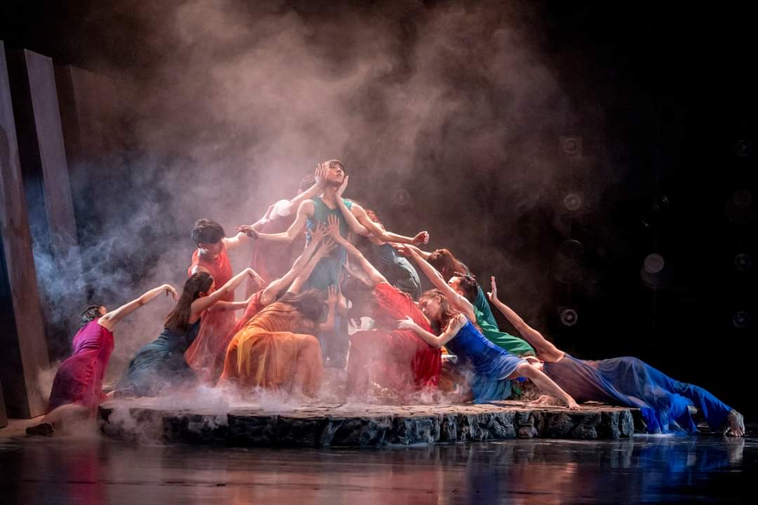 All Too Well, premiere night Tiroler landestheater What if there was a limited amount of water? This piece is physical, emotional, and moving. #@tirolerlandestheater #tiroler #Austria #Dance #ballet