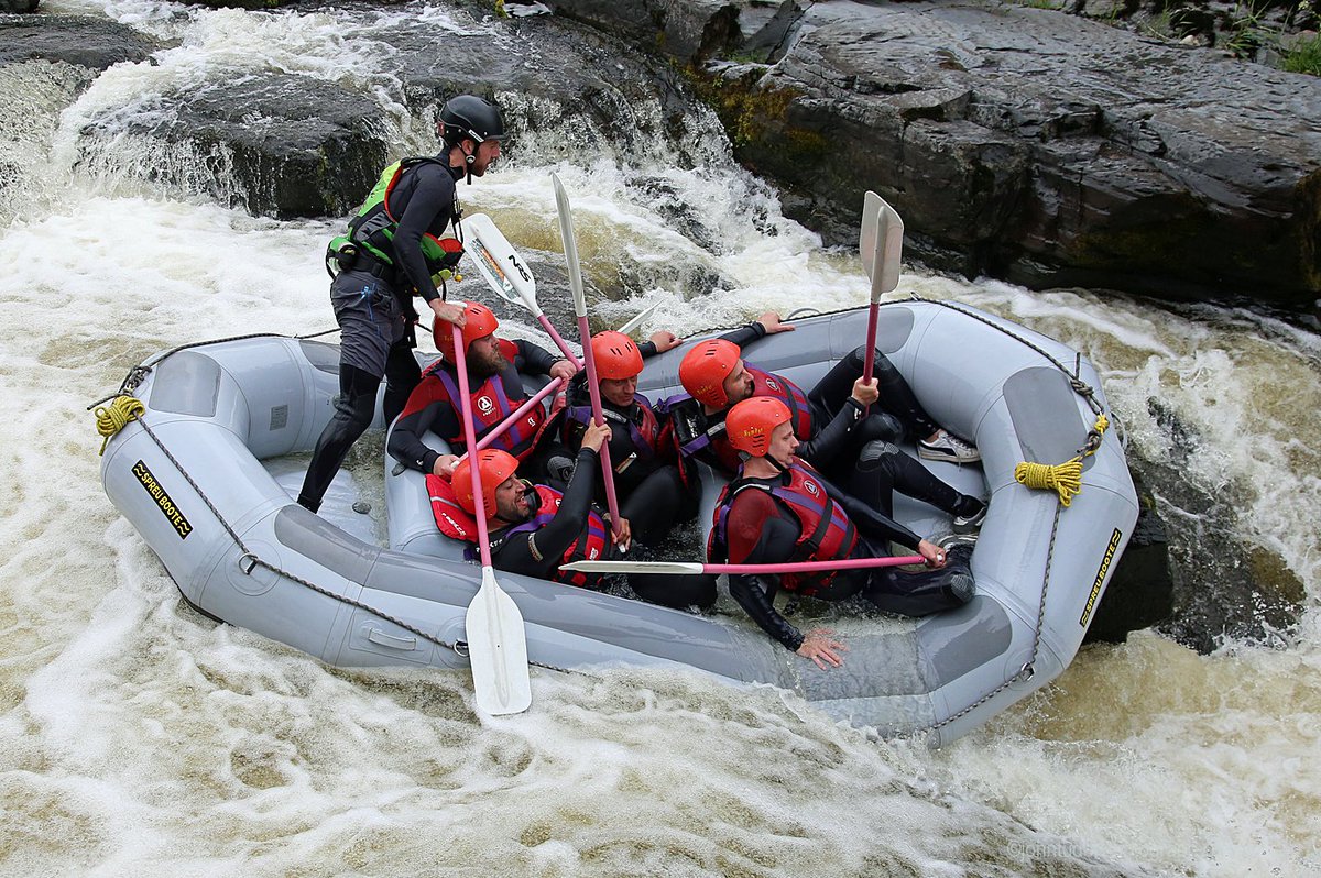#FridayFeeling #WeekendReady #adventure time #WhitewaterRafting #FindYourEpic the #rafting #FUN continues 💪 @WWAct #NorthWales whitewateractive.co.uk 01978 860 763