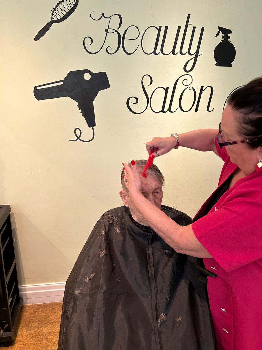 IsraelSieffCH's tweet photo. Few from #TuesdayMotivaton #hairstyle #pamper @AnchorLaterLife @Steve_Vessey https://t.co/9I4xhahf1V