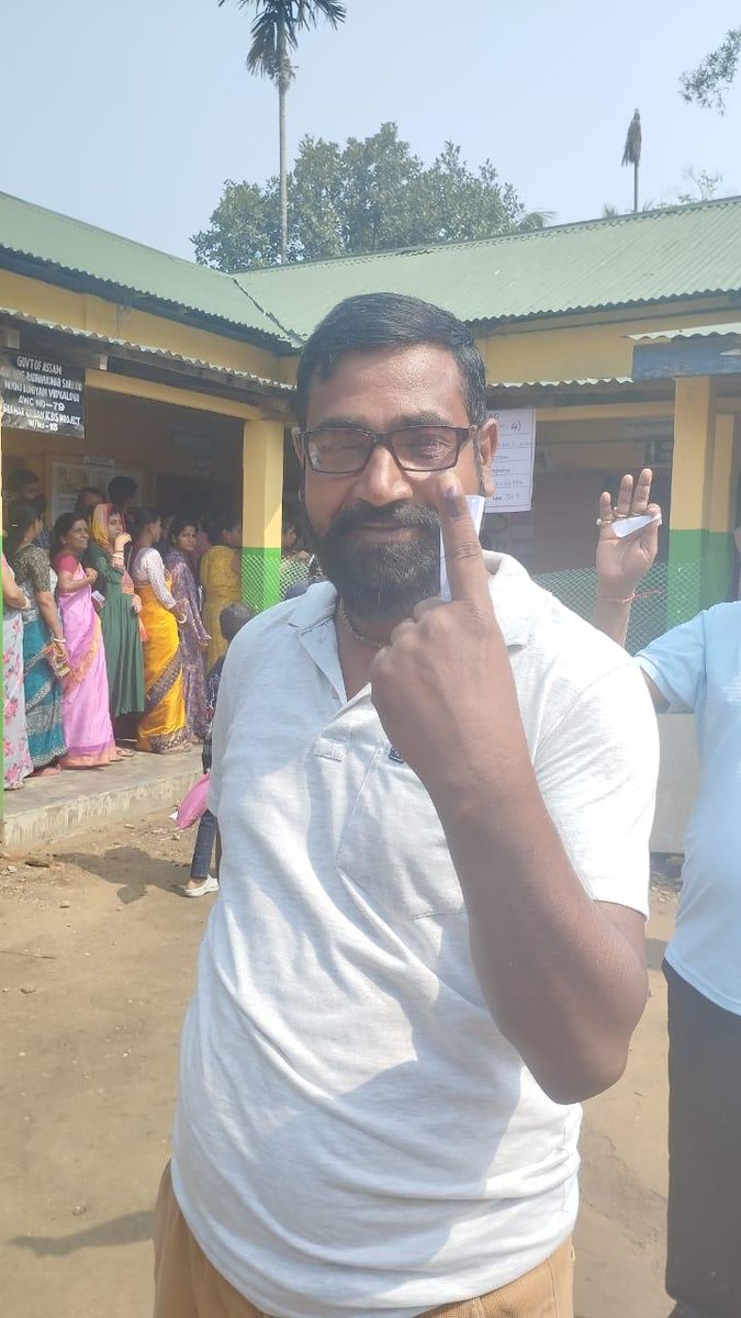 Voting for the phase 2 of the #LokSabhaElections 2024 underway in #Silchar Radhamadhab Govt Junior Basic School today #LokSabhaElections2024 #LokSabhaPolls @ECISVEEP @ceo_assam