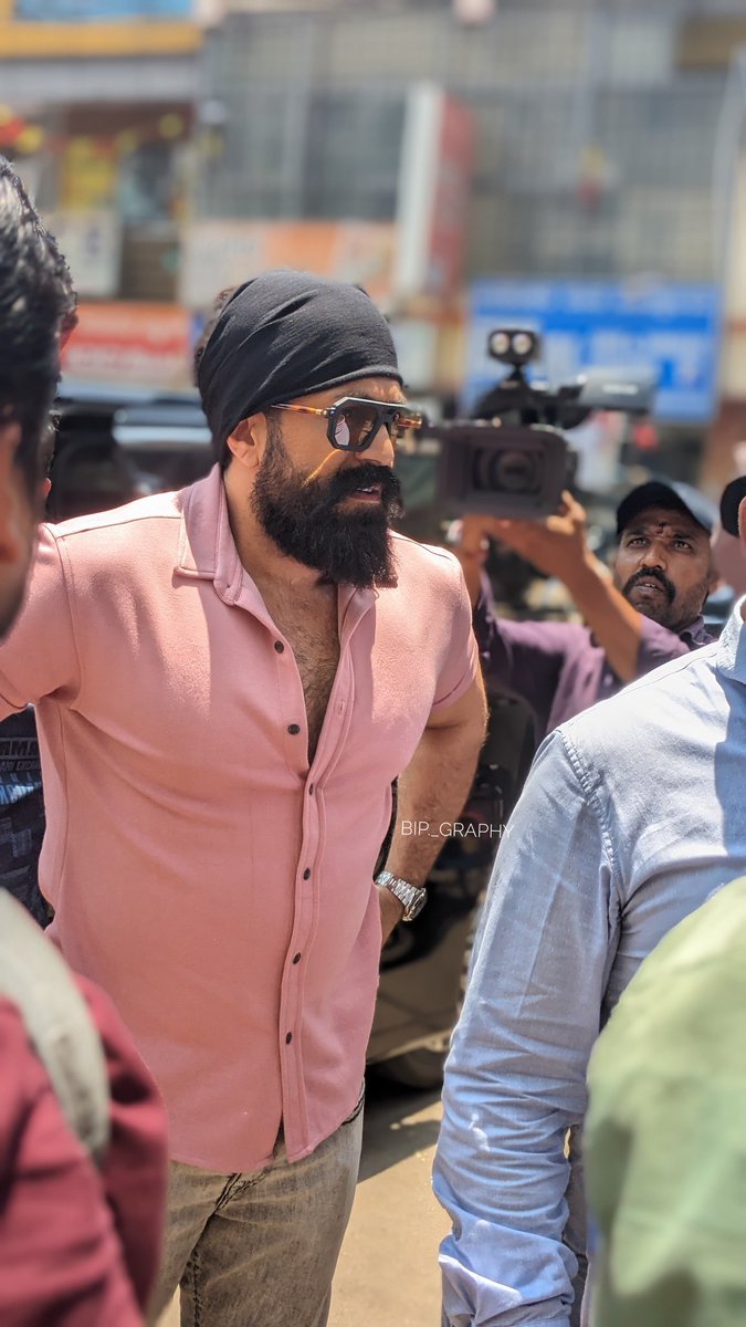 Exclusive @TheNameIsYash Boss Casted his Vote #YashBOSS #ToxicTheMovie #LokSabhaElections2024