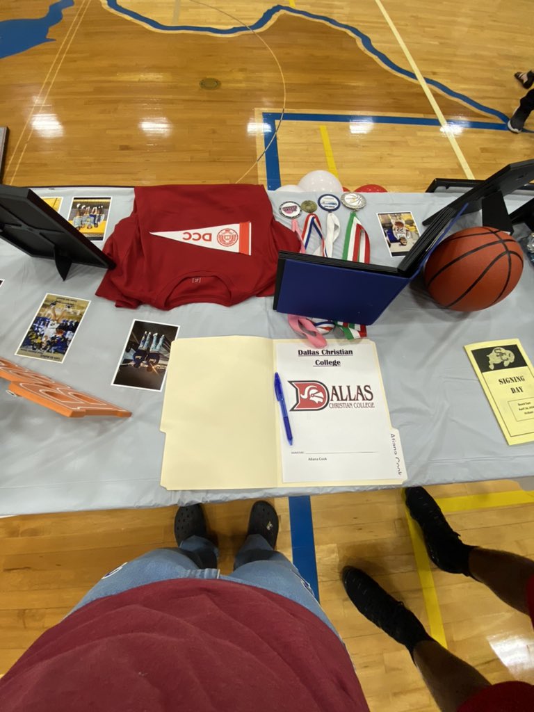 It’s official, late post but I signed! Had an amazing day! Thank you to everyone who came out and showed some love! @scladybuffhoops @SALadyHoops @DCCWBB