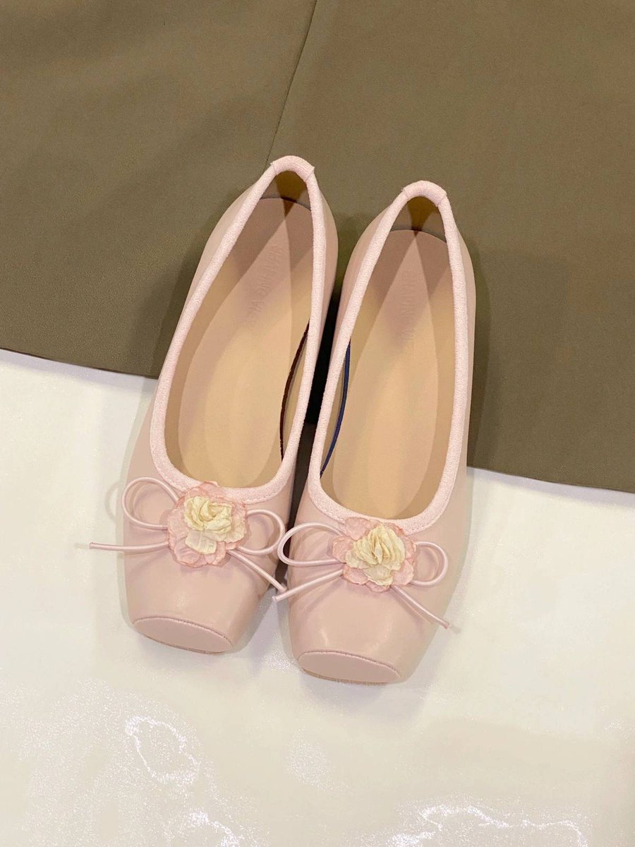 pengen spill beberapa shoes ala fairy gitu, semua modelnya lucu lucu banget😣💖