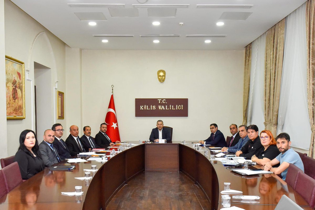 Belediye Başkan Vekilimiz Çağlar Yaşar, Orta hasarlı yapılar ile ilgili değerlendirme toplantısına katılım sağladı. Valimiz Sayın Tahir Şahin’ in başkanlığında gerçekleşen toplantı Vali Yardımcılarımız, İlçe Belediye Başkanlarımızın katılımlarıyla gerçekleştirildi.