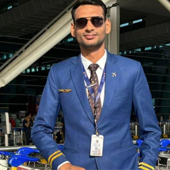 #DelhiAirport arrest: Man from UP arrested for posing as Singapore Airlines pilot. Used fake ID and uniform. 

Read more on shorts91.com/category/india

#airportsecurity #FakeID #arrested #SingaporeAirlines