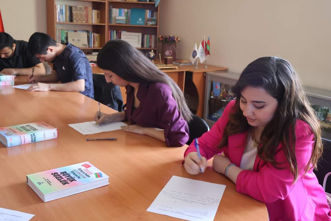 BSUeduaz's tweet photo. ✅BSU-da 'Kazım Karabekir Nasıl Anlatılmalı?” mövzusunda inşa müsabiqəsi keçirilib

Ətraflı: https://t.co/RdzGvA7vEd

#BSU https://t.co/5DcipWt98J