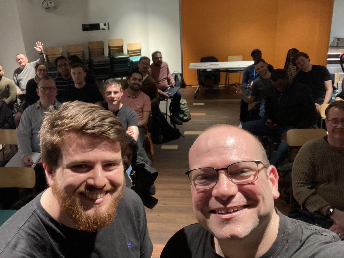 It was really nice to present yesterday @ljcjug thanks to @RecWorks and @neo4j for organise it and for everyone that make an effort to attend. I'm looking forward to the next one 😁
#CloudComputing #Kubernetes #Java #AppDev #architecture