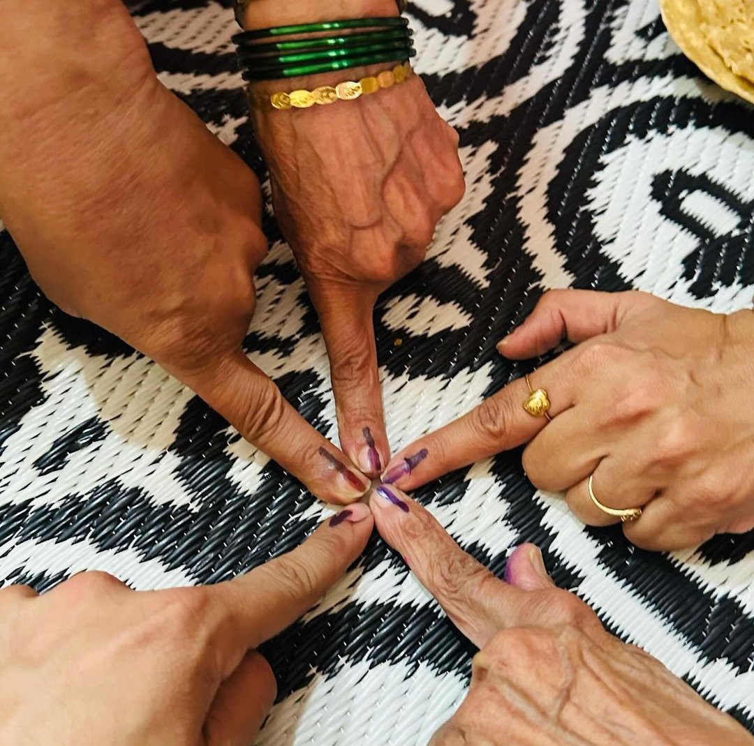 Shiv & Family ne apna apna Vote daal diya hai...🙌❤️ #shivthakare #VotingDay #VoteForINDIA #VotingMatters