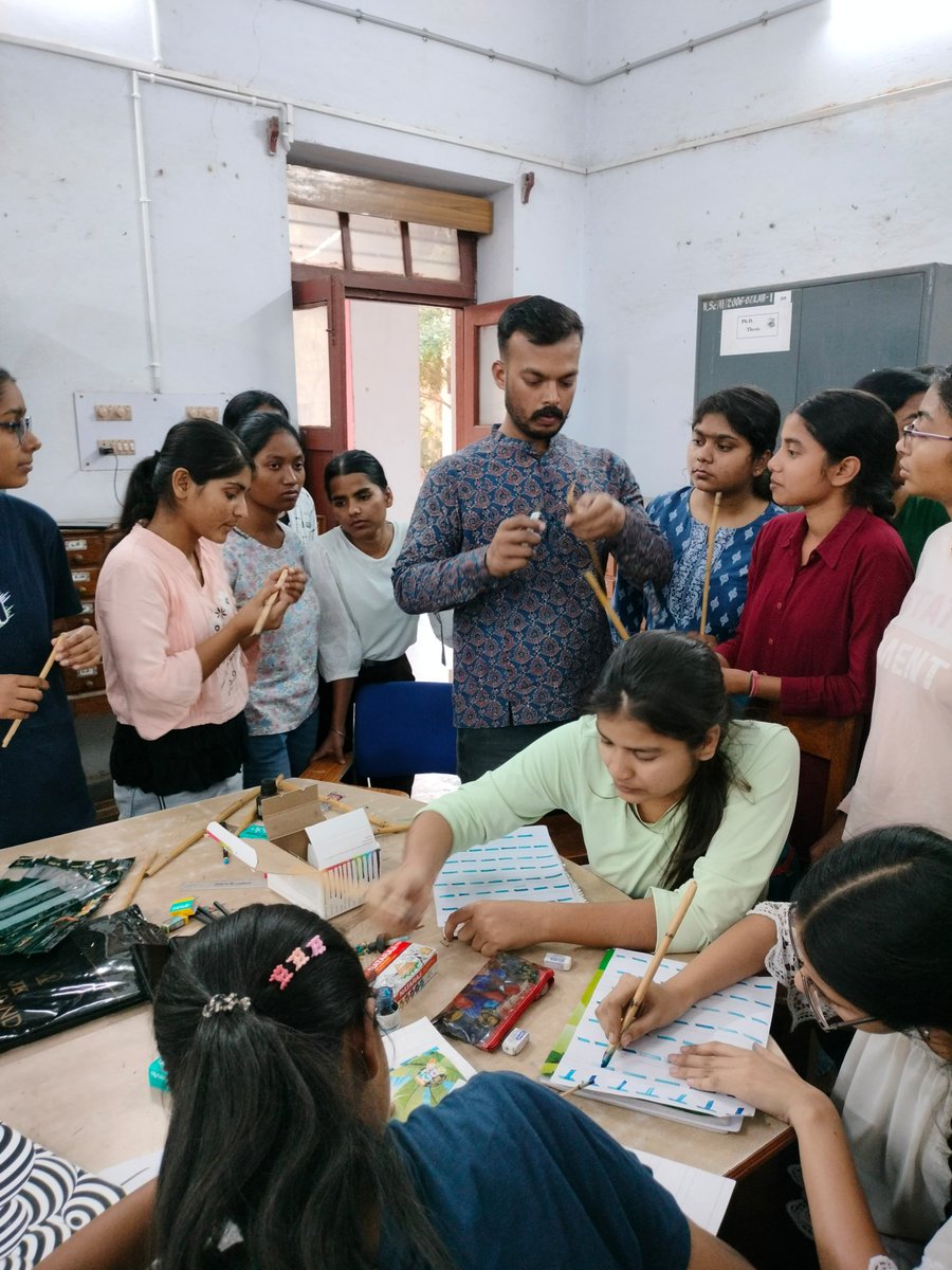 Calligraphy Workshop at @bhu_mmv under the aegis of Student #Leadership and #LifeSkills Development Initiative, MMV, and Student Wellness Cell, Dean of Students, #BHU. #BanarasHinduUniversity @VCofficeBHU