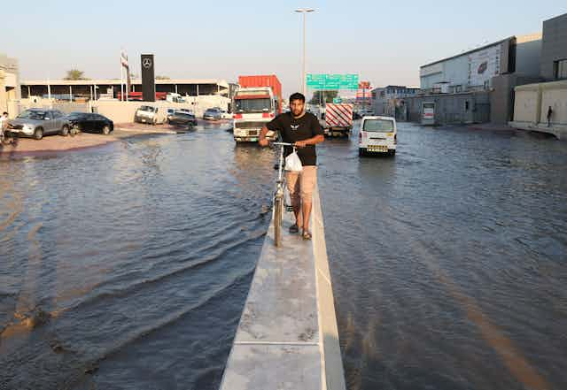 The weather experiment that really flooded Dubai theconversation.com/the-weather-ex… via @ConversationUK