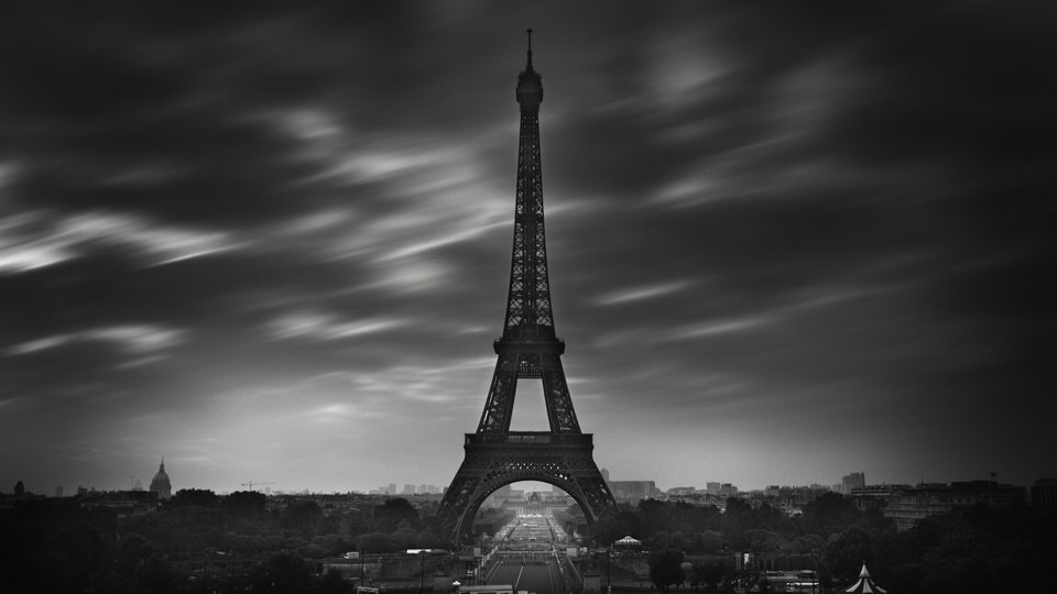 GM Fam ☕️ Thrilled to announce 🎉 'Eiffel Whispering with the Winds #3' has been collected by @pacon76studio, a fellow artist whose support I deeply cherish. 🖤 A silent conversation captured in monochrome between the iconic Eiffel Tower and the playful Parisian winds, this